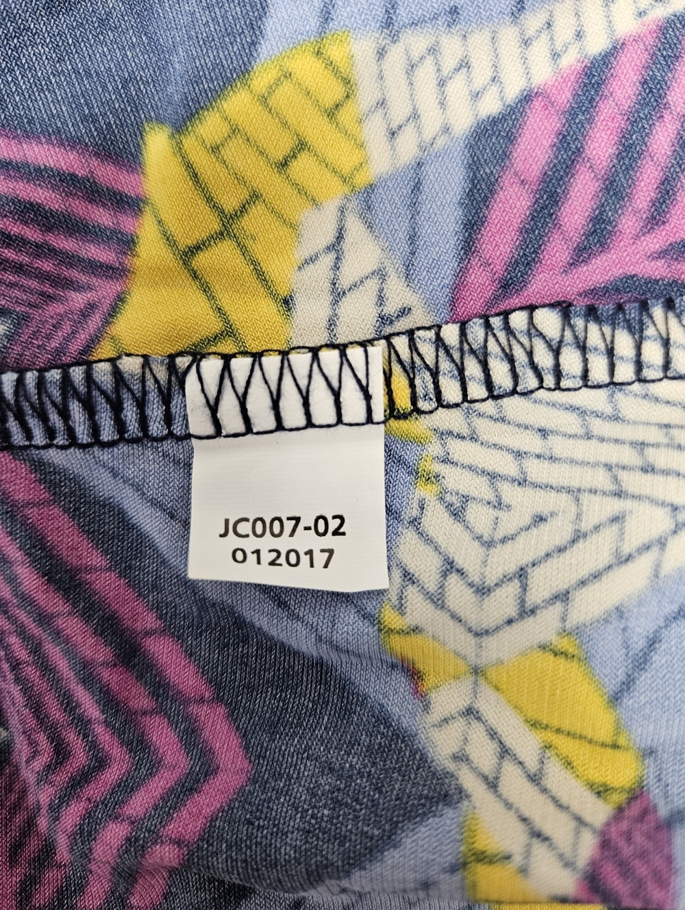 LuLaRoe Classic T Blouse XL Geometric - Picture 7 of 7